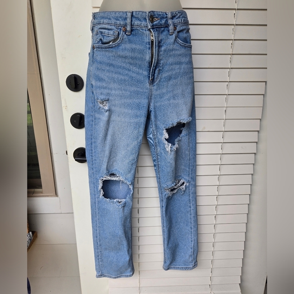 American Eagle Mom Straight Jeans Distressed Sz 4